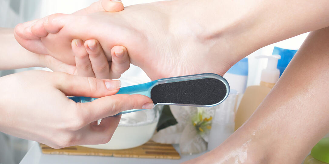 Washing of a female leg