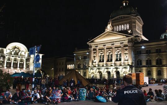 PROTEST, AKTION, PROTESTAKTION, KLIMA, KLIMAAKTIVISTEN, KLIMASCHUETZER, KLIMABEWEGUNG, BUNDESHAUS, RISE UP FOR CHANGE,