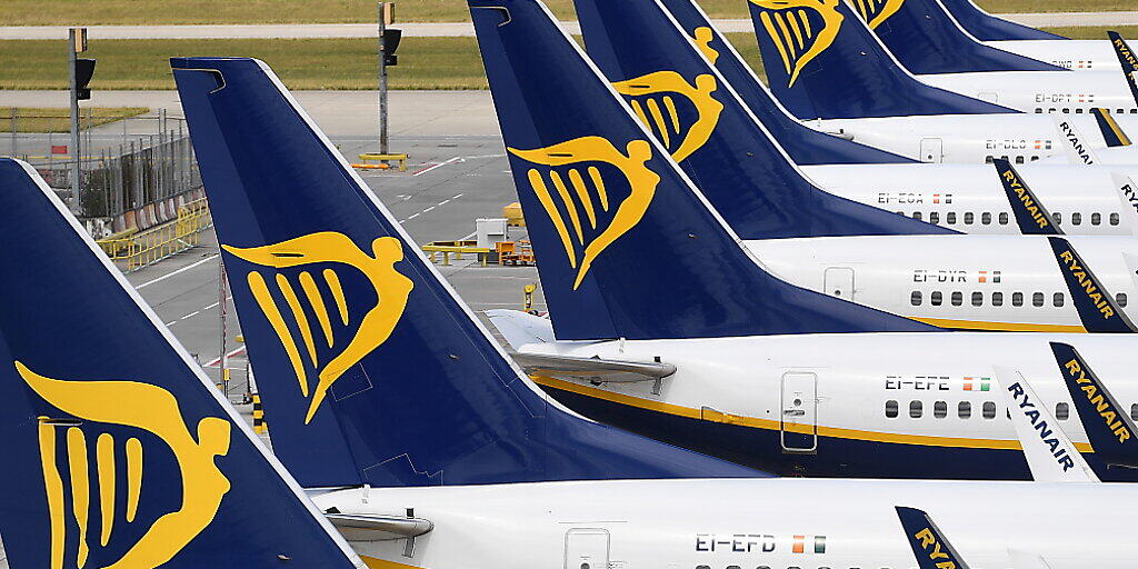 Europas grösster Billigflieger Ryanair steicht sein Flugangebot wegen steigender Corona-Infektionszahlen in Spanien und anderen Ländern wieder zusammen. (Archivbild)