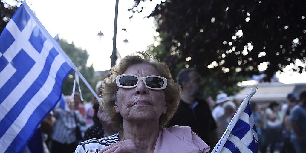 "Mazedonien ist griechisch": Wie im nordgriechischen Pella gingen landesweit Tausende Griechen im Namensstreit mit Mazedonien auf die Strasse.