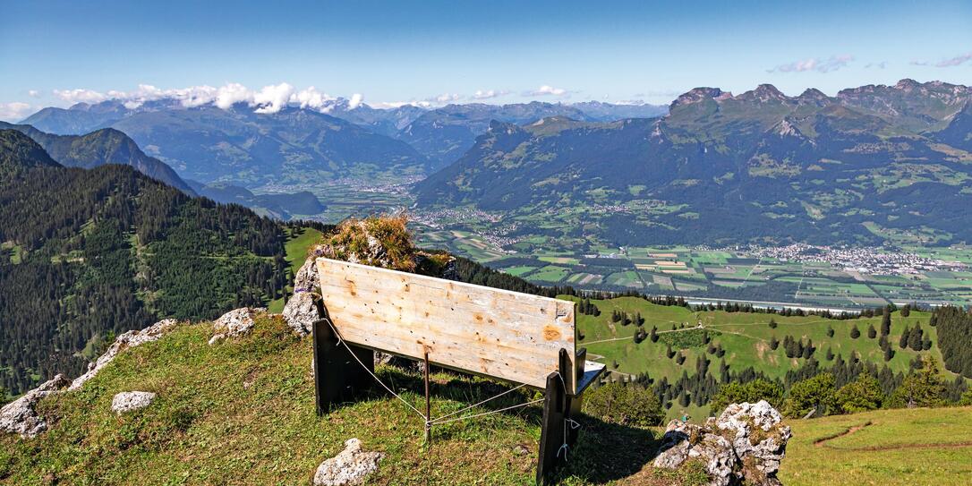 Sitzbank oberhalb Steg
