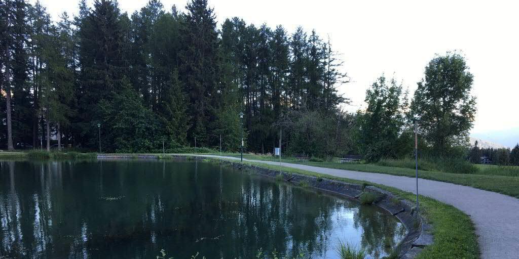 Zum tragischen Unfall kam es am Weiher "Etang Long" in Crans-Montana im Wallis.