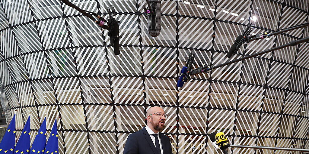 Verhandlungsmarathon: EU-Ratspräsident Charles Michel soll bis am Freitag sieben Uhr morgens mit den 27 EU-Regierungschefs in Einzelgesprächen über das künftige EU-Budget verhandelt haben - ohne Ergebnis. Verhandlungsmarathon: EU-Ratspräsident Charles Michel soll bis am Freitag sieben Uhr morgens mit den 27 EU-Regierungschefs in Einzelgesprächen über das künftige EU-Budget verhandelt haben - ohne Ergebnis.