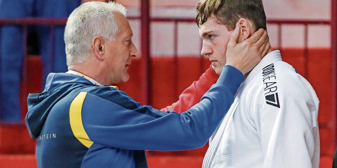 Für Nationaltrainer Holge Scheele und Judoka Raphael Schwendinger sind es die letzen Kleinstaatenspiele. 2019 in Budva sicherte sich Schwendinger Gold – mittlerweile ist er vom Spitzensport zurückgetreten. Für Nationaltrainer Holge Scheele und Judoka Raphael Schwendinger sind es die letzen Kleinstaatenspiele. 2019 in Budva sicherte sich Schwendinger Gold – mittlerweile ist er vom Spitzensport zurückgetreten.