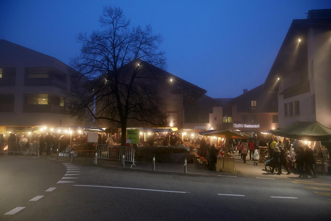 Lichterglanz und Adventmarkt Triesenberg