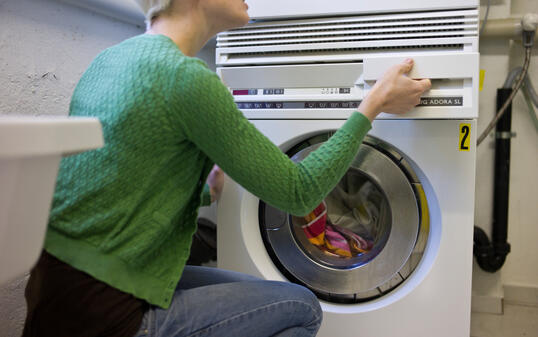 HAUSHALT, SAUBER MACHEN, REINIGEN, AUFRAEUMEN, FRUEHLINGSPUTZ, PUTZEN, WOHNUNG, WOHNUNGEN, REINIGUNG, FRUEHJAHRSPUTZ, GROSSREINEMACHEN,