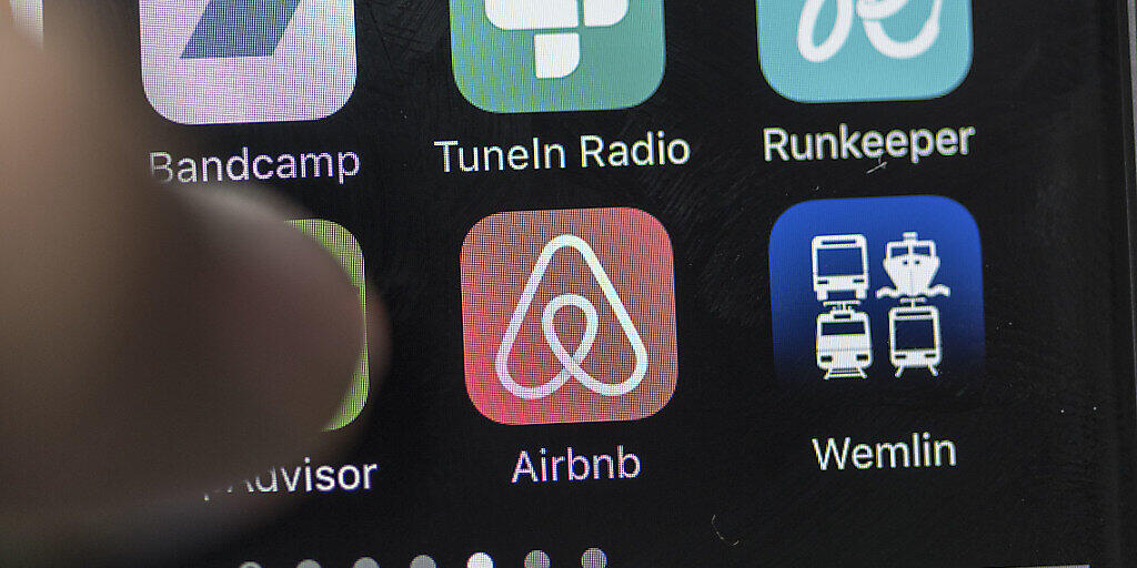 Die Buchungsplattform Airbnb bereitet seinen Gang an die Börse vor. (Symbolbild)