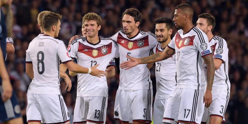 Thomas Müller lässt sich feiern