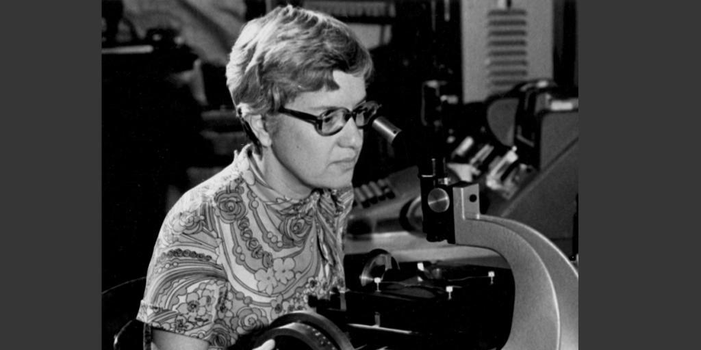 Vera Rubin in den 1970ern an der Arbeit. (Archiv)