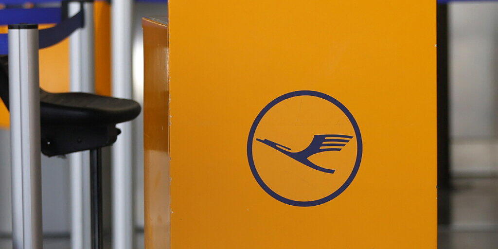 Mit verbindlichen Corona-Schnelltests unmittelbar vor dem Abflug will der Lufthansa-Konzern wieder mehr Flugreisen auf interkontinentalen Strecken ermöglichen. Das Pilotprojekt auf einigen Strecken in die USA soll noch im Oktober starten. (Archivbild)