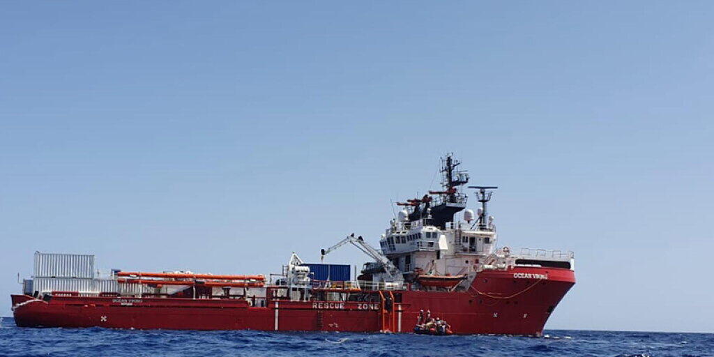 Die Seenotretter der "Ocean" Viking" haben am Wochenende 176 Menschen aus dem Mittelmeer gerettet. (Archivbild)