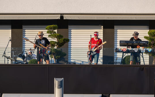 Rooftop Konzert Wuarscht 'n'Brot
