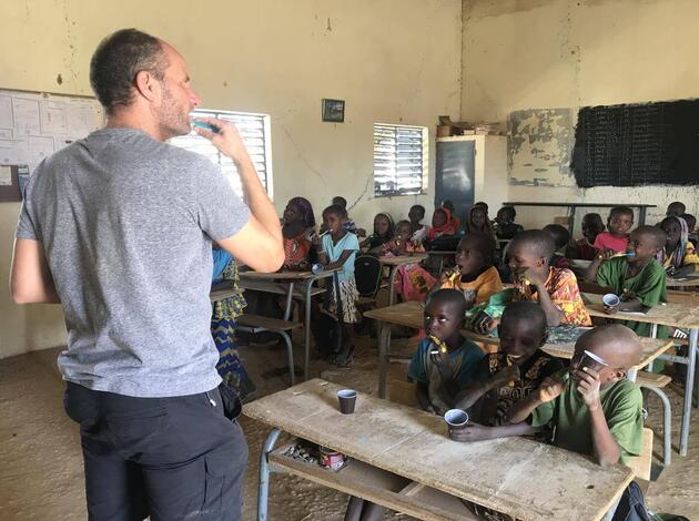 Zahnarzt aus Mauren behandelt Kinder in Senegal - Liechtensteiner Vaterland
