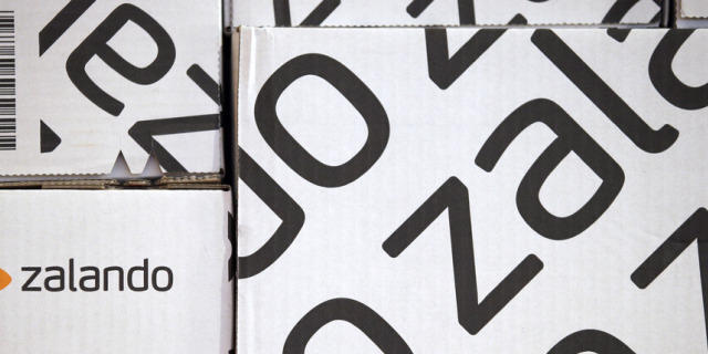 Transportboxen des Modeversand-Unternehmens Zalando