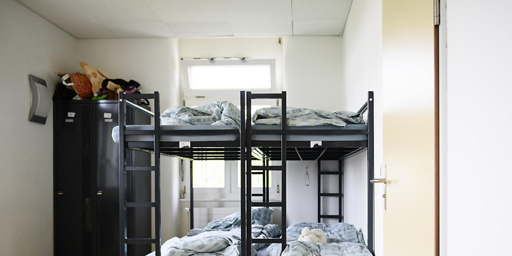 Die Schweiz übernimmt im Rahmen des Relocation-Programmes der EU insgesamt 1500 Asylsuchende aus Italien und Griechenland. Erste Flüchtlinge aus Italien sind bereits in der Schweiz. Nun kommen erstmals auch Asylsuchende, die in Griechenland gestrandet waren. (Symbolbild) Die Schweiz übernimmt im Rahmen des Relocation-Programmes der EU insgesamt 1500 Asylsuchende aus Italien und Griechenland. Erste Flüchtlinge aus Italien sind bereits in der Schweiz. Nun kommen erstmals auch Asylsuchende, die in Griechenland gestrandet waren. (Symbolbild)