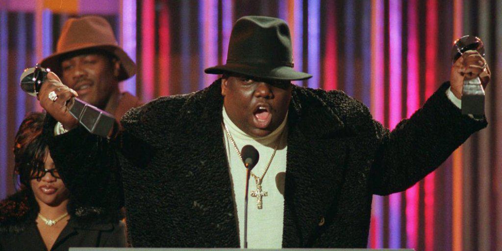 Notorious B.I.G. (a.k.a. Biggie Small), bei einer Preisverleihung 1997 - nun wurde der US-Rapper posthum mit einem eigenen Basketball-Platz in Brooklyn geehrt. Notorious B.I.G. (a.k.a. Biggie Small), bei einer Preisverleihung 1997 - nun wurde der US-Rapper posthum mit einem eigenen Basketball-Platz in Brooklyn geehrt.