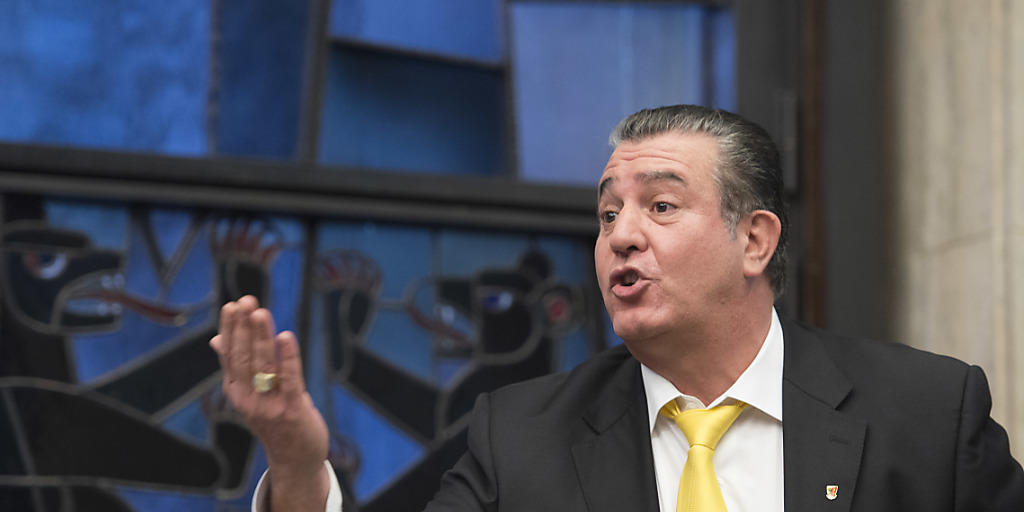 Eric Stauffer bei einem Auftritt im Genfer Grossrat: Der MCG-Ehrenpräsident hat seinen Abgang aus der Politik angekündigt. (Archivbild)