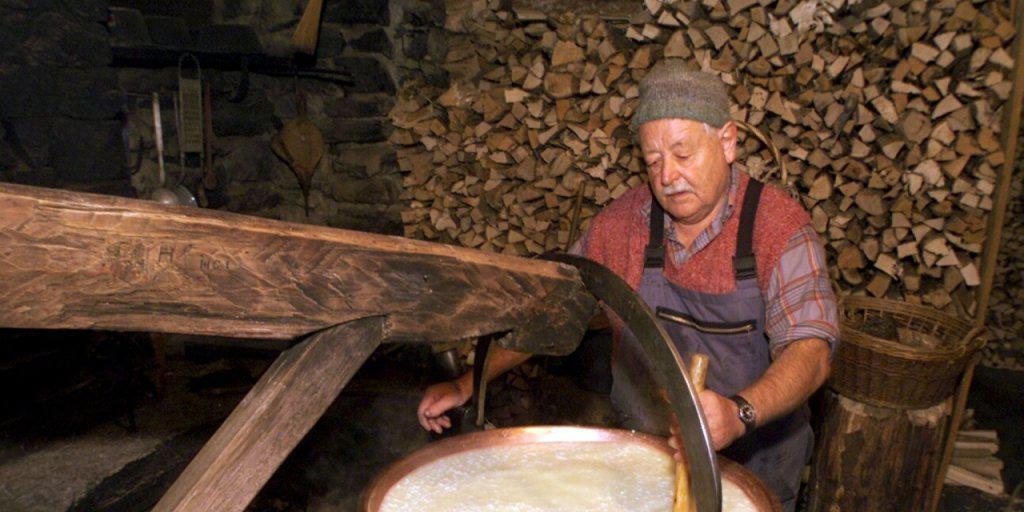 Die traditionelle alpine Käserei darf ohnehin auf eine stolze Geschichte zurückblicken. Eine neue Studie zeigt, wie weit diese tatsächlich zurückreicht. (Symbolbild) Die traditionelle alpine Käserei darf ohnehin auf eine stolze Geschichte zurückblicken. Eine neue Studie zeigt, wie weit diese tatsächlich zurückreicht. (Symbolbild)