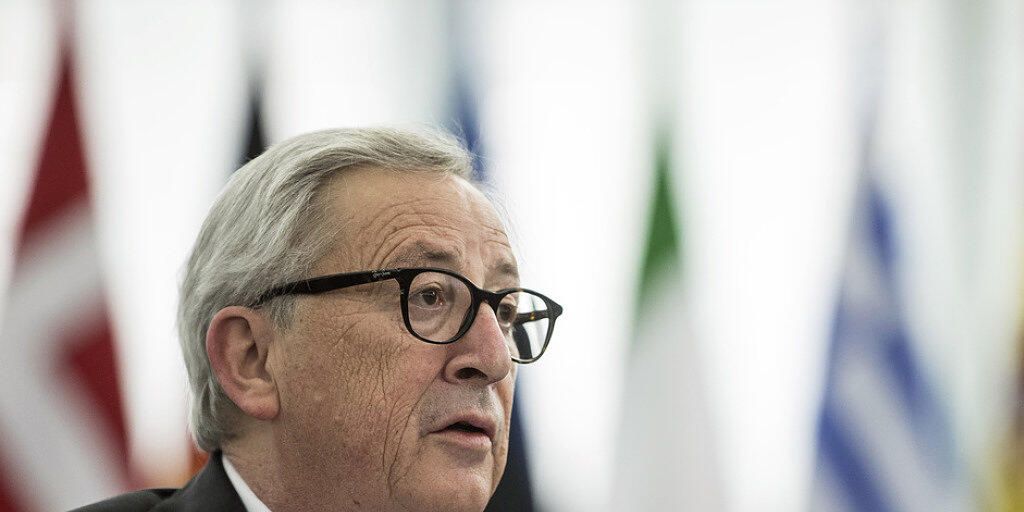 Jean-Claude Juncker spricht vor dem EU-Parlament in Strassburg - "Europa muss man lieben", sagte er.