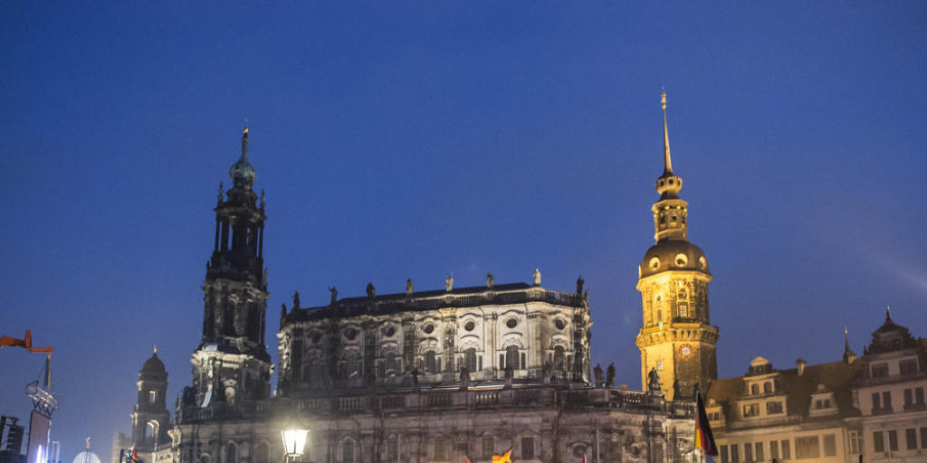 Pegida-Anhänger bei ihrem Protest am Montagabend in Dresden. Pegida-Anhänger bei ihrem Protest am Montagabend in Dresden.