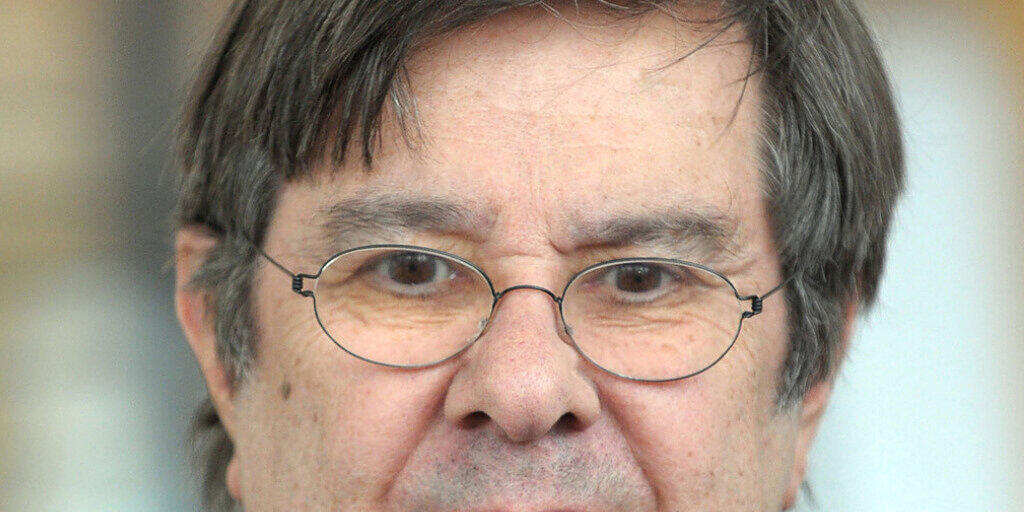Gerd Baltus posiert bei Dreharbeiten der Krimikomödie "Aus Liebe" in Hannover. Baltus starb am Freitag im Alter von 87 Jahren in Hamburg, wie am Samstag bekannt wurde. (Archivbild) Gerd Baltus posiert bei Dreharbeiten der Krimikomödie "Aus Liebe" in Hannover. Baltus starb am Freitag im Alter von 87 Jahren in Hamburg, wie am Samstag bekannt wurde. (Archivbild)