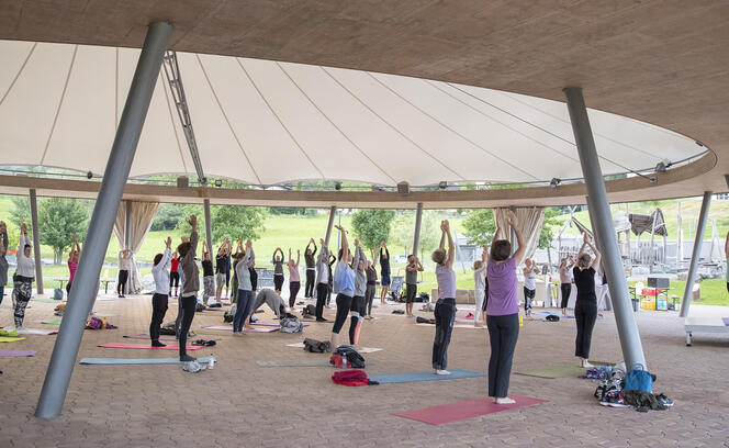 Welt Yoga Tag, Gamprin Welt Yoga Tag, Gamprin