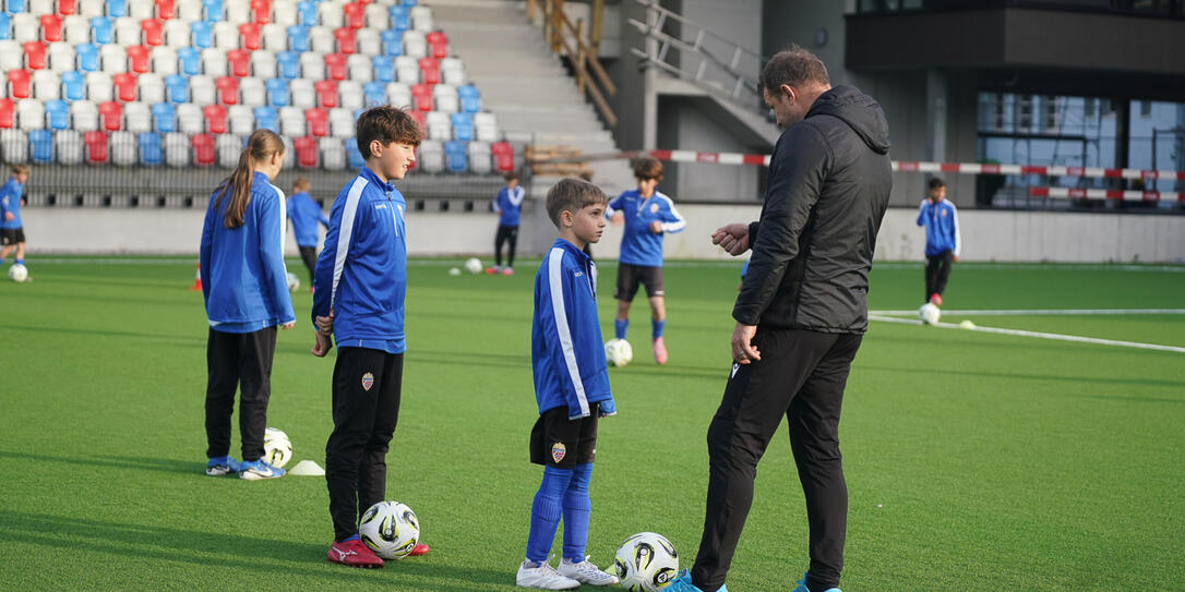 Mit dem neuen Rotationsprinzip m&uuml;ssen sich die jungen Fussballerinnen und Fussballer noch nicht f&uuml;r oder gegen den Leistungssport entscheiden.