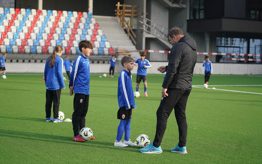 Mit dem neuen Rotationsprinzip m&uuml;ssen sich die jungen Fussballerinnen und Fussballer noch nicht f&uuml;r oder gegen den Leistungssport entscheiden.