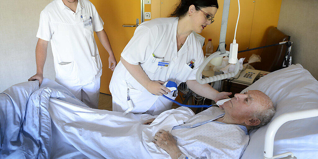 Die Walliser Spitäler befinden sich in einer "kritischen Situation". Die Einweisungen von Covid-19-Patienten nahmen in den letzten Tagen stark zu. (Archivbild)