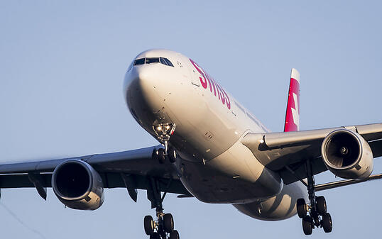 Fluggesellschaften sollen angeben müssen, wie viel CO2-Ausstoss ein Flug verursacht. Der Bundesrat will sie zu mehr Transparenz verpflichten (Symbolbild)