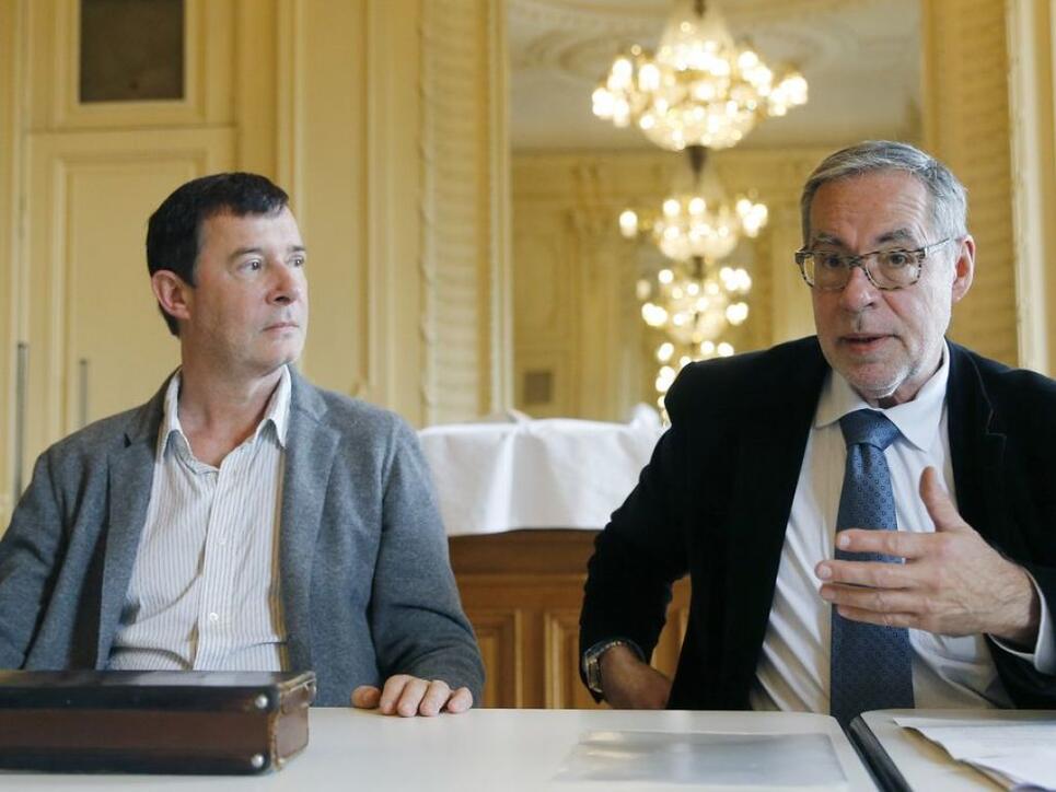 Stephan Märki - hier 2015 neben dem mittlerweile verstorbenen Berner Stadtpräsidenten Alexander Tschäppät - gibt sein Amt als Intendant von Konzert Theater Bern (KTB) ab.