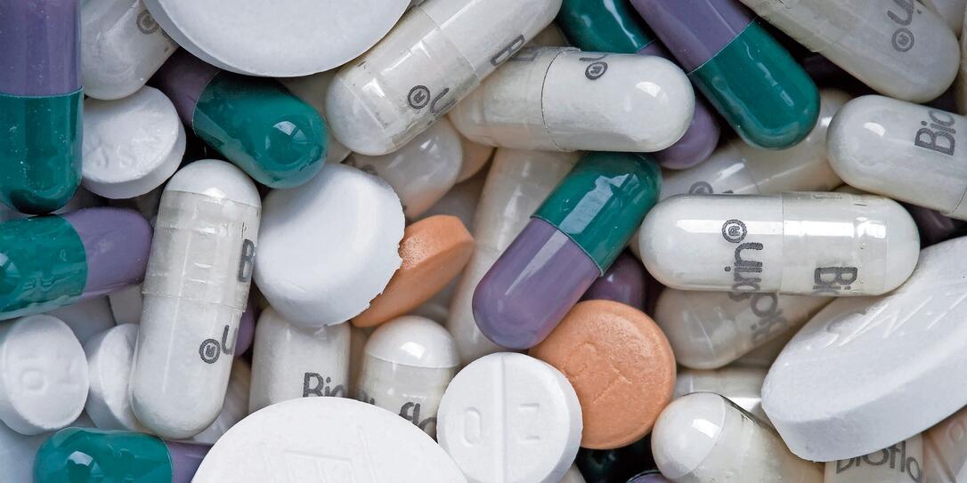 PILLE, PILLEN, MEDIKAMENT, MEDIKAMENTE, MEDIZIN, TABLETTE, TABLETTEN, KRANK, KRANKHEIT, KAPSEL, KAPSELN,