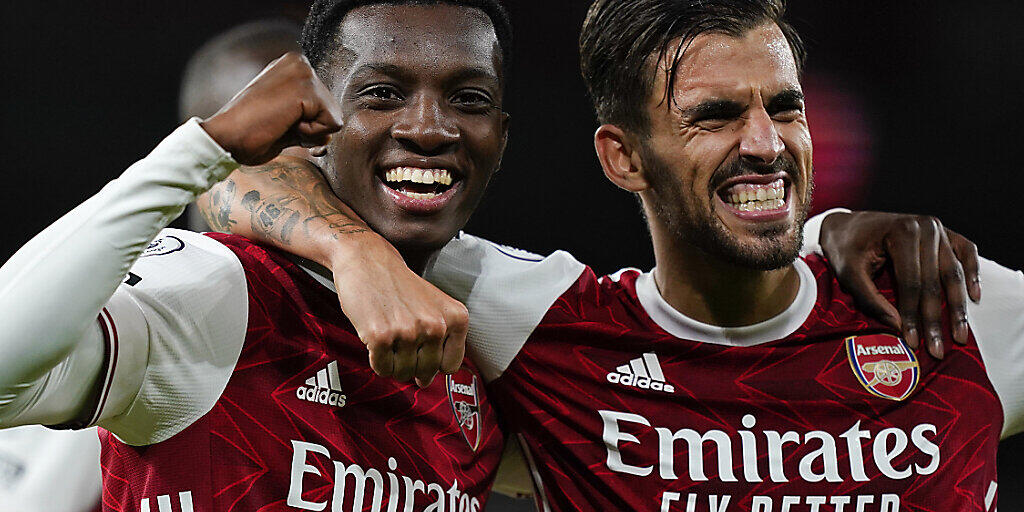 Arsenals junger Siegestorschütze Edward Nketiah (links) voller Freude über seinen Coup. Arsenals junger Siegestorschütze Edward Nketiah (links) voller Freude über seinen Coup.