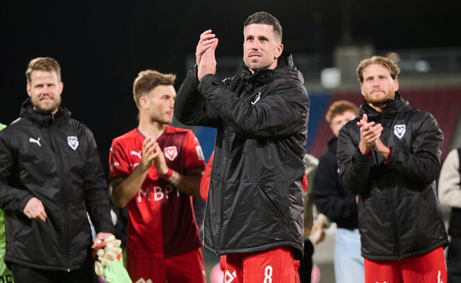 Sandro Wieser verabschiedet sich als Profifussballer von den FCV-Fans.