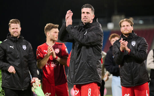 Sandro Wieser verabschiedet sich als Profifussballer von den FCV-Fans.