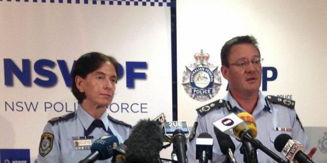 Polizeivertreter informieren in Sydney über die Festnahmen Polizeivertreter informieren in Sydney über die Festnahmen