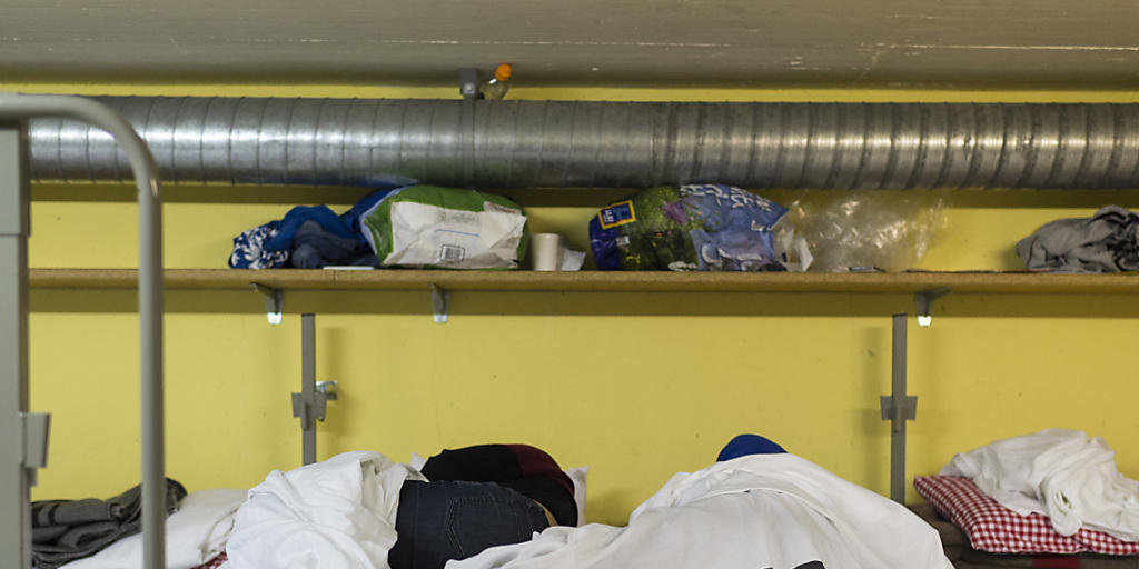 Asylsuchende schlafen in einer als Asylnotunterkunft genutzten Zivilschutzanlage in St. Gallenkappel. Asylsuchende schlafen in einer als Asylnotunterkunft genutzten Zivilschutzanlage in St. Gallenkappel.