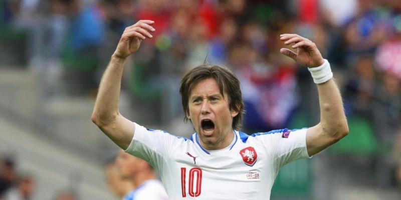 EM zu Ende: Tomas Rosicky zog sich einen Muskelfaserriss im Oberschenkel zu EM zu Ende: Tomas Rosicky zog sich einen Muskelfaserriss im Oberschenkel zu