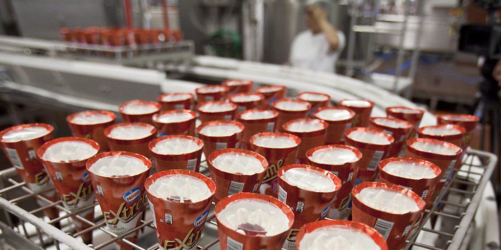 Ein neuer Glacé-Gigant in Europa und Afrika: Nestlé will mit R&R das Glacé-Geschäft zusammenlegen. (Bild: Frisco-Cornet-Produktion von Nestlé in Rorschach).