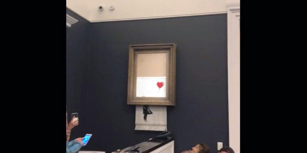 Das Bild "Girl with Balloon" des englischen Streetart-Künstlers Banksy wurde unmittelbar nach der Auktion von einem von ihm im Rahmen eingebauten Schredder zerstört. (Archivbild)