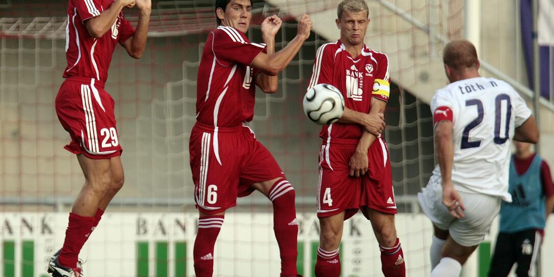 Das gabs schon mal: In der Saison 2006/2007 setzte sich Vaduz (mit Daniel Hasler, r.) gegen die Ungarn mit 4:1 durch.