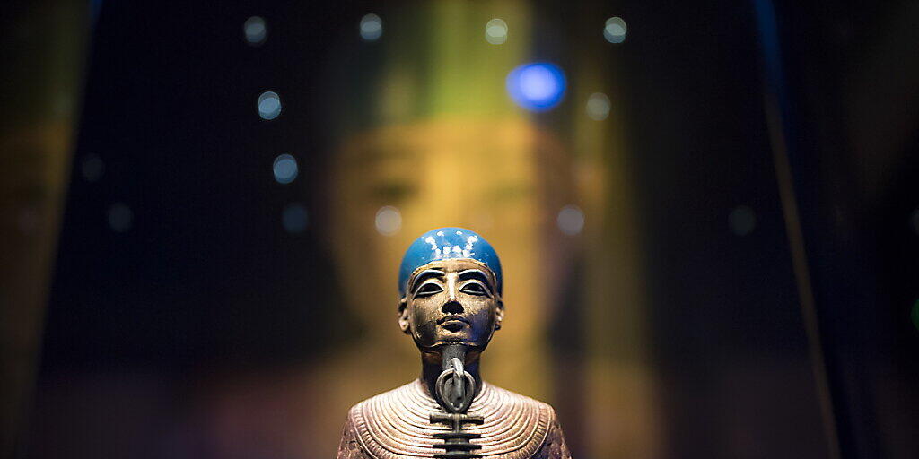 Statue des altägyptischen Gottes Ptah aus den Pharaonenschätzen an der Tutanchamun-Ausstellung in Paris. (Archivbild)