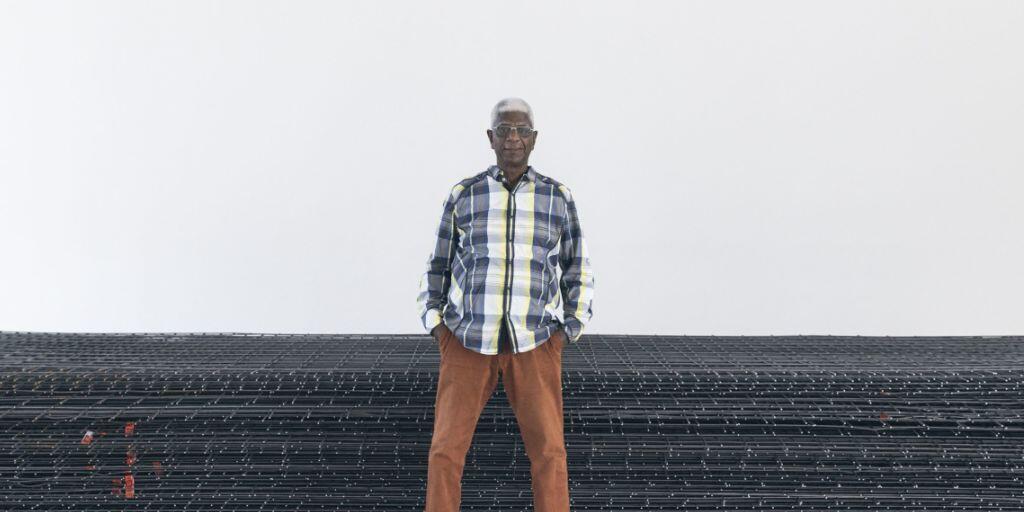 Der Künstler El Anatsui gilt als eine der gewichtigen Stimmen der afrikanischen Gegenwartskunst. Der Künstler El Anatsui gilt als eine der gewichtigen Stimmen der afrikanischen Gegenwartskunst.