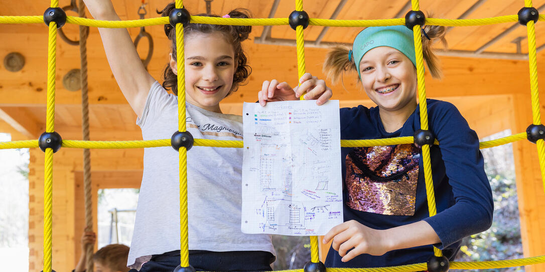 Diesen Plan setzten Olivia Büchel (l.) und Lea Batliner in die Tat um. Diesen Plan setzten Olivia Büchel (l.) und Lea Batliner in die Tat um.