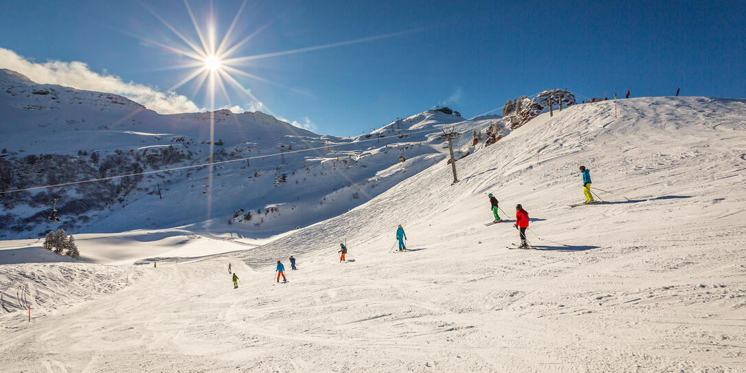 Auf solches Traumwetter hoffen die Bergbahnen auch in dieser Saison. Mit neuen Investitionen und angepassten Billettpreisen soll dem Winterspass nichts mehr im Wege stehen.