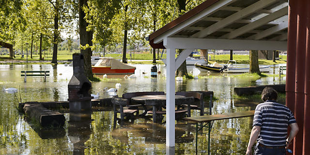 In Yverdon-les-Bains ist der Neuenburgersee über die Ufer getreten In Yverdon-les-Bains ist der Neuenburgersee über die Ufer getreten