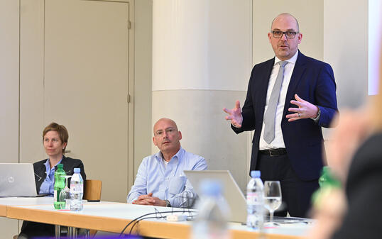 „Round Table“ mit den Wirtschaftsverbänden;