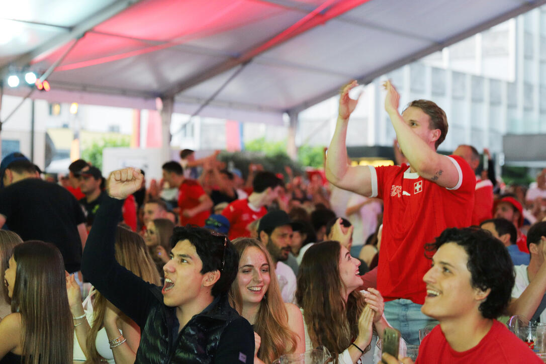 WM-Meile Rathausplatz Vaduz Spiel Schweiz-Katar