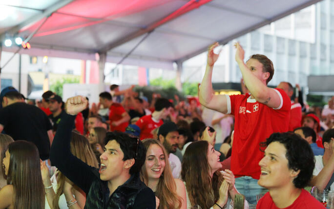 WM-Meile Rathausplatz Vaduz Spiel Schweiz-Katar
