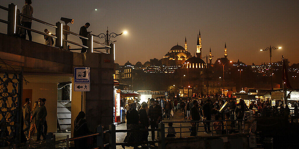 Blick auf die Süleymaniye-Moschee in Istanbul. Foto: Emrah Gurel/AP/dpa